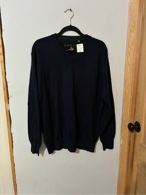 Orvis Men's V-Neck Sweater in Navy